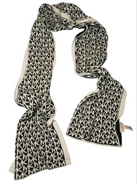 MICHAEL Michael Kors White and Black Patterned Knit Scarf